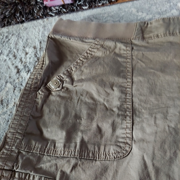 Shorts - Picture 4 of 6